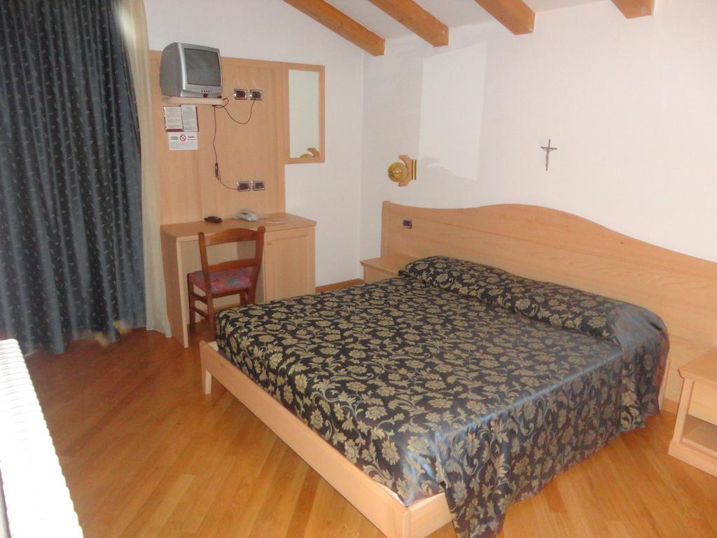 Hotel Al Caminetto Чембра Экстерьер фото
